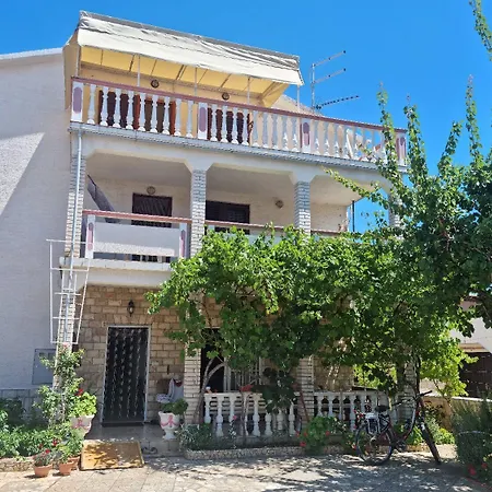 Mat Gostinjska kuća 3*